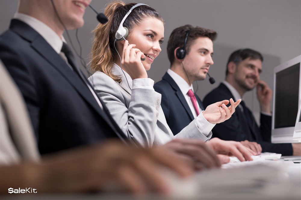 chăm s&oacute;c kh&aacute;ch h&agrave;ng qua điện thoại