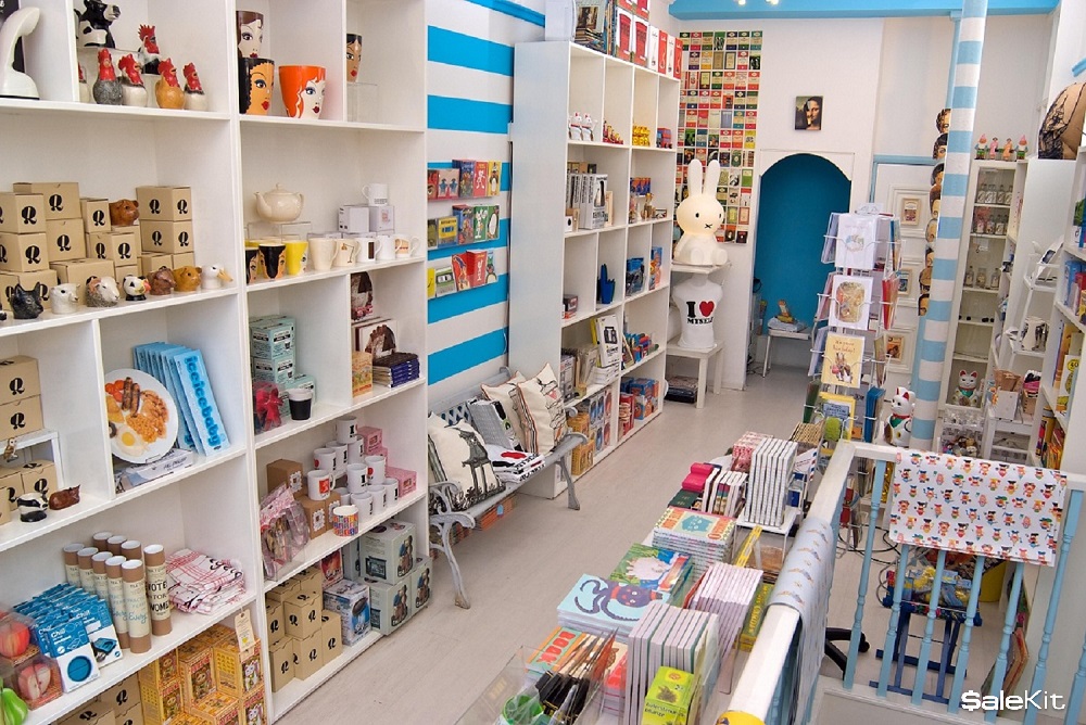 Kinh doanh cửa h&agrave;ng lưu niệm