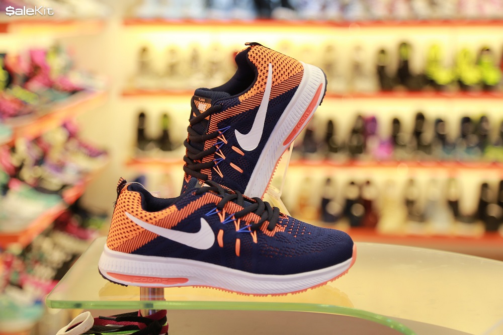 Mở cửa h&agrave;ng kinh doanh gi&agrave;y d&eacute;p