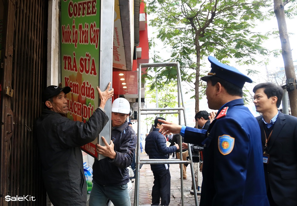 b&aacute;n tr&agrave; sữa vỉa h&egrave;