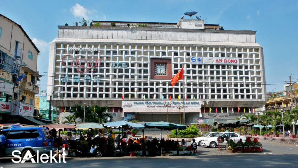 lay si quan ao cho an dong