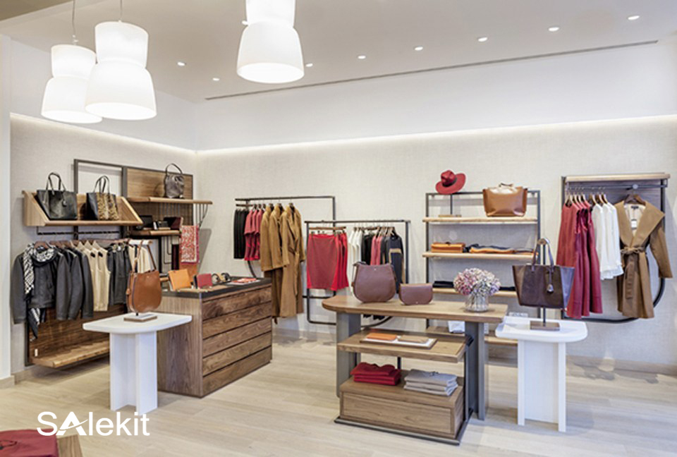 trang tri shop quan ao dien tich nho